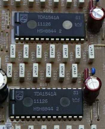 Una coppia di TDA 1541, qui nella versione S1 Silver Crown per lungo tempo ritenuti tra i migliori convertitori in termini di doti sonore.